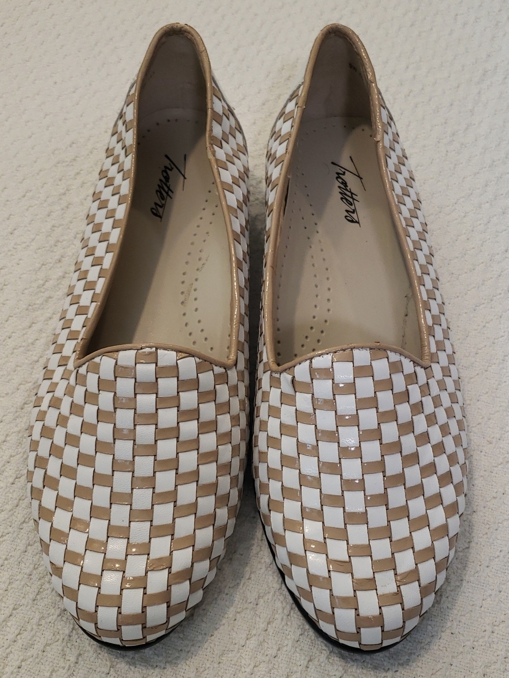 Trotters Women’s White & Tan Woven Loafers, Size 9W